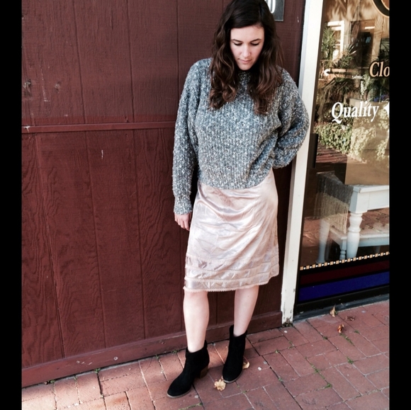 ✨️LAST CHANCE✨️ Vintage Hand Dyed Slip Size Small in Silver Gradient - Picture 9 of 15